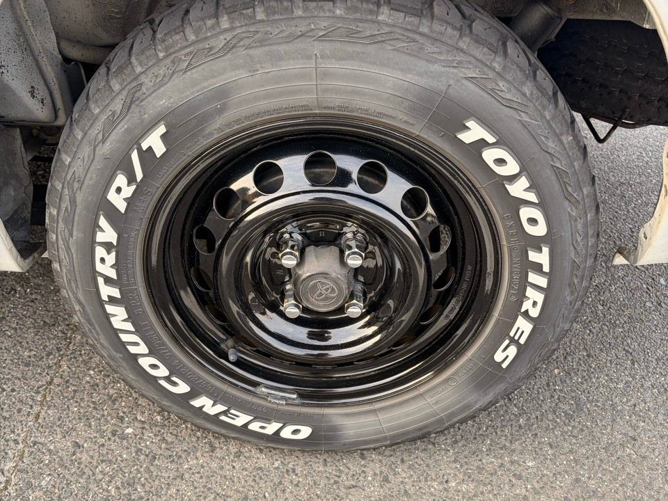 プロボックスに装着したTOYO OPEN COUNTRY R/Tタイヤと純正スチールホイール