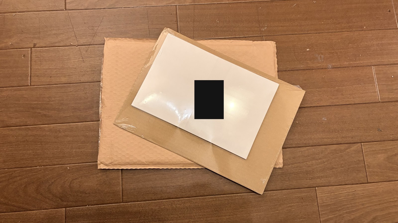 梱包の中から出てきたステッカーシート