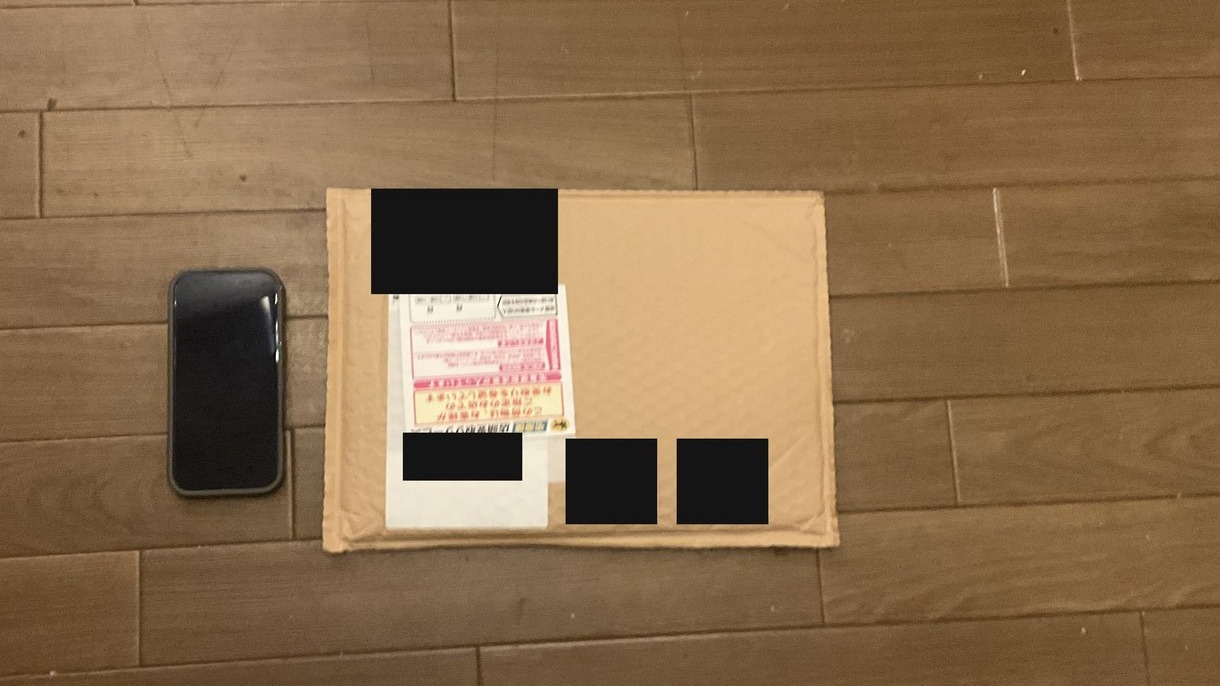 ステッカーが届いた未開封の梱包袋