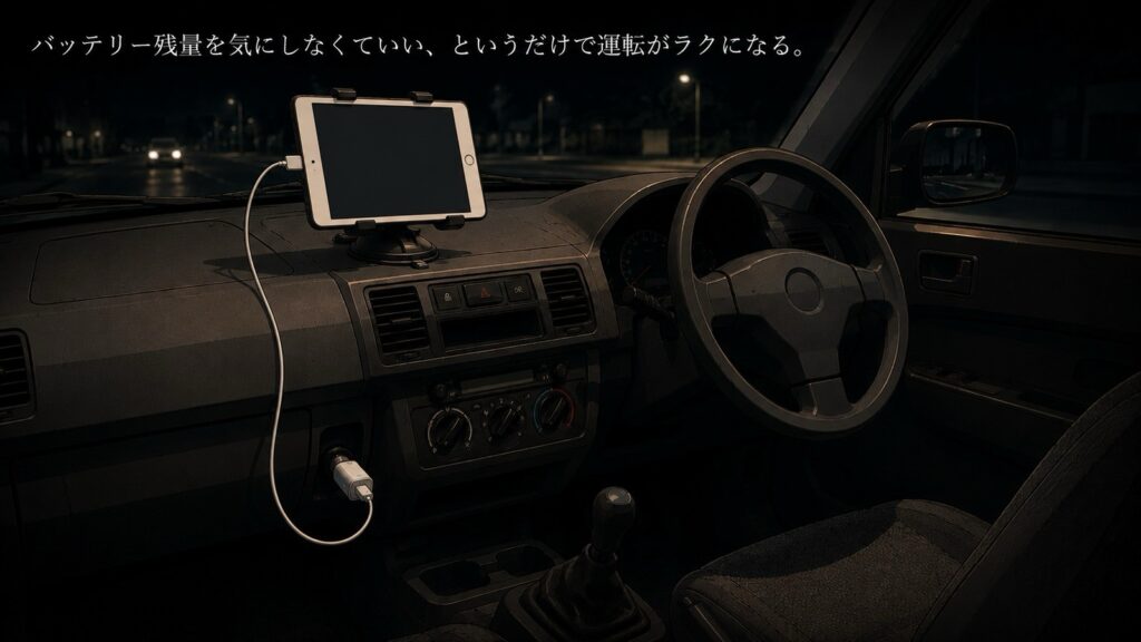 プロボックスの運転席、シガーソケットのUSBアダプターからタブレットホルダーに固定されたiPad miniへ充電ケーブルが伸びているイラスト